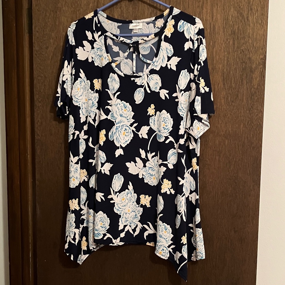 Avenue Navy Floral Short Sleeve Top